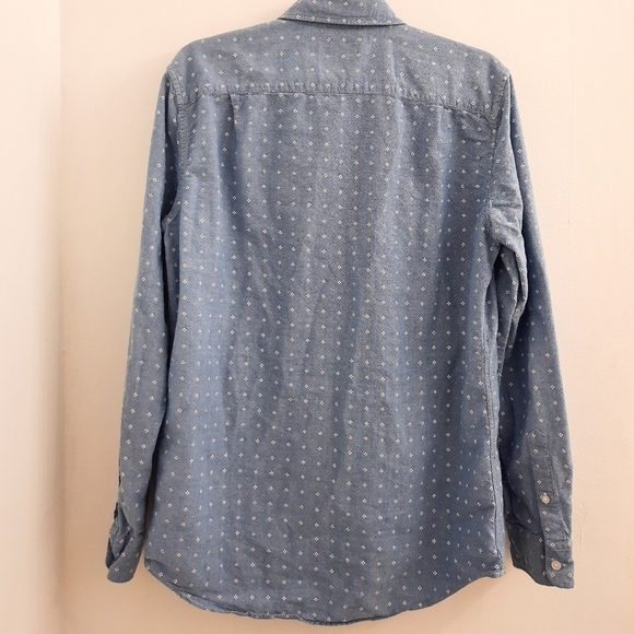 American Eagle Chambray Button Down MT - Picture 2 of 6